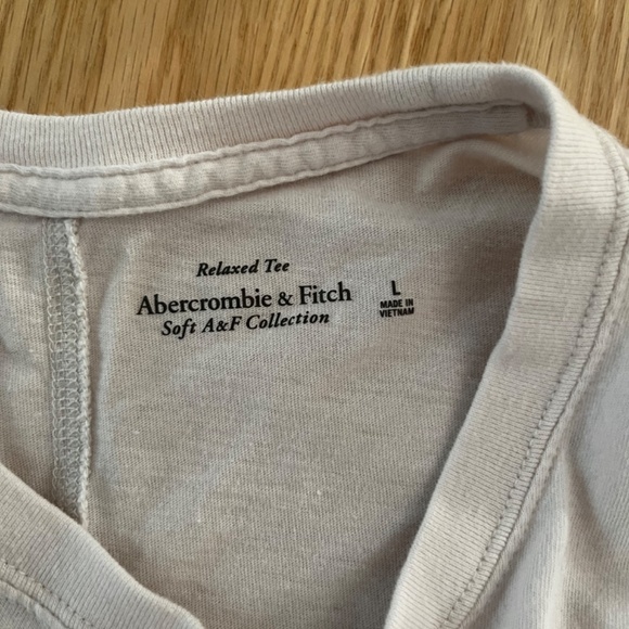 Abercrombie & Fitch White Graphic Tee - Picture 2 of 2